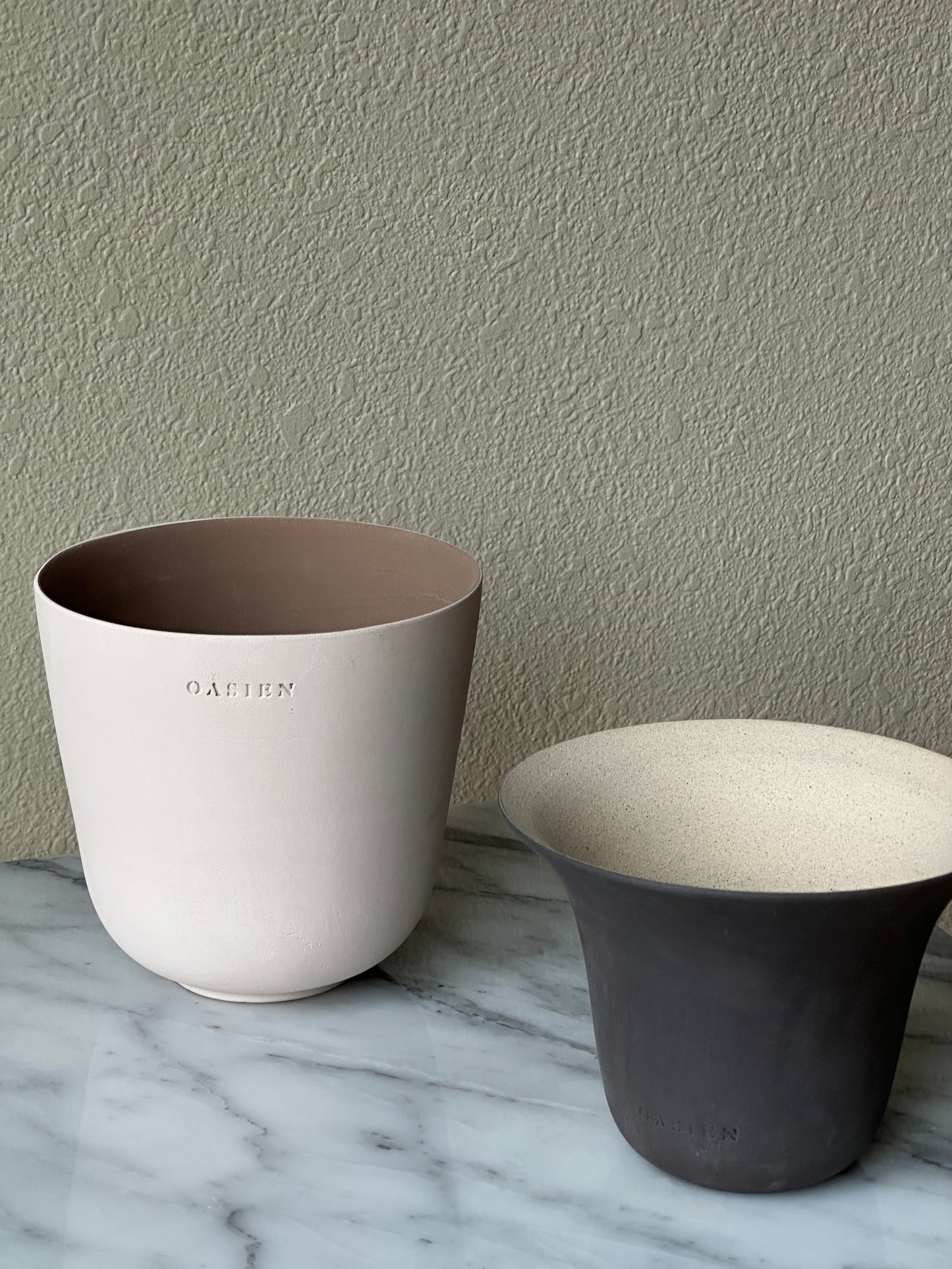 Saguaro pot - ivory & brown